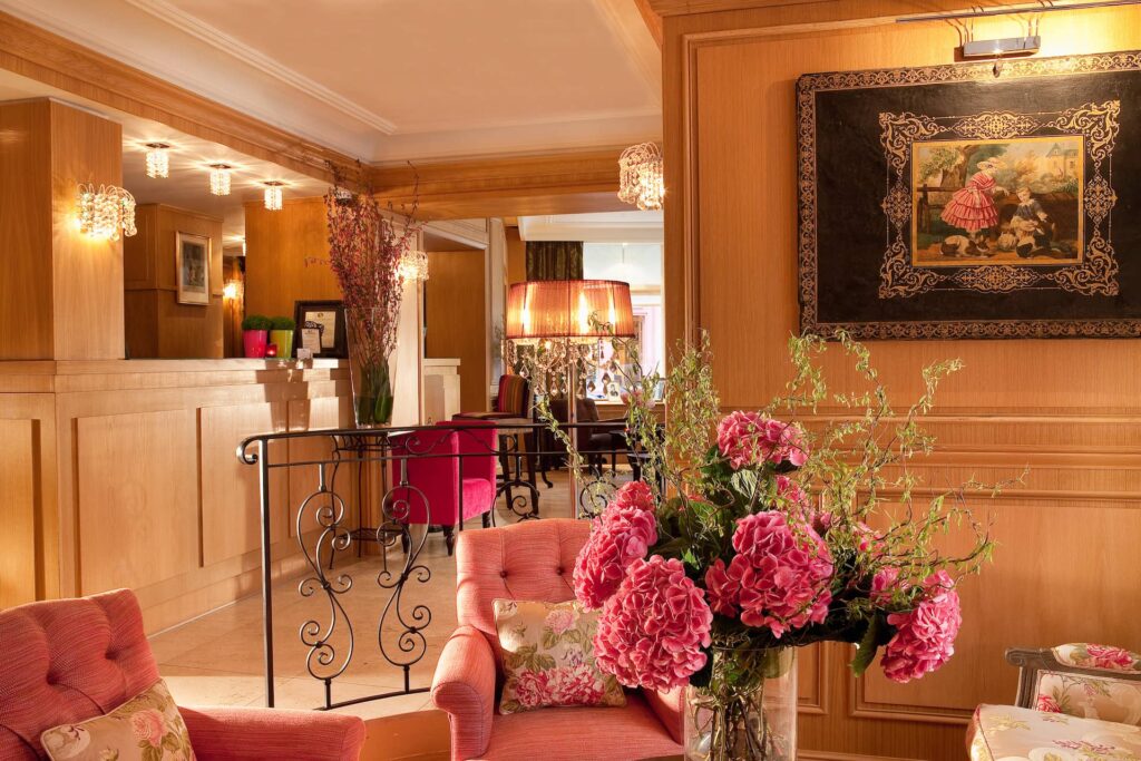 Réception 24h/24 à l'hôtel Cordélia