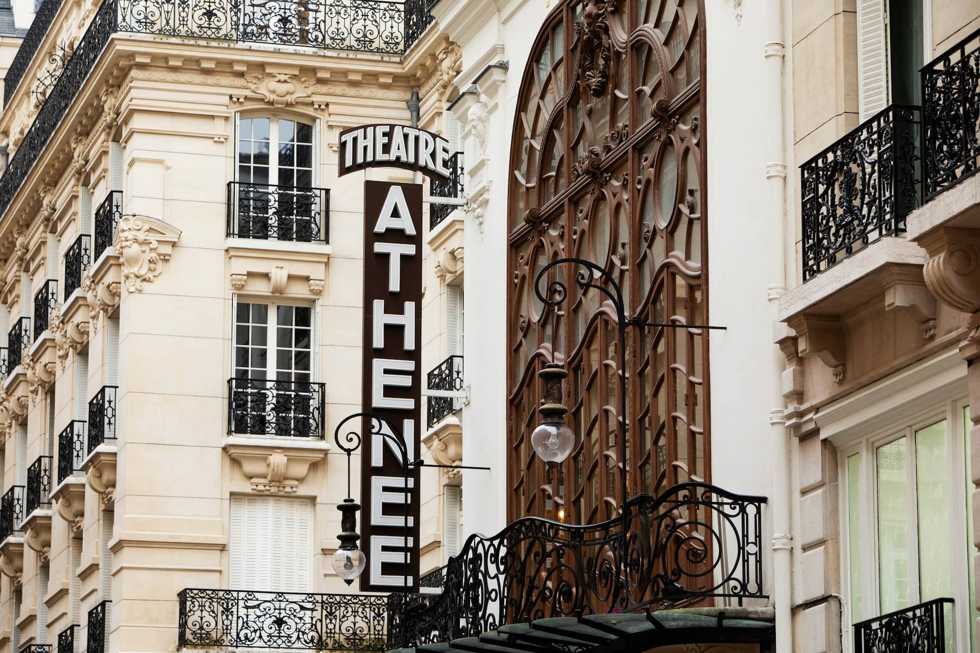 Théâtre de l'Athénée, proche de l'Hôtel Cordélia Paris